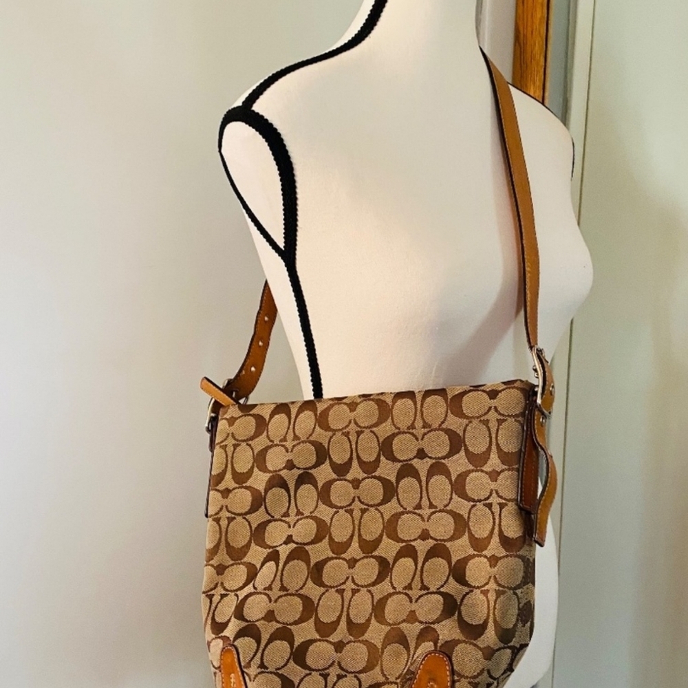 #53 Handbag Coach Monogram Bucket Crossbody with Leather Strap